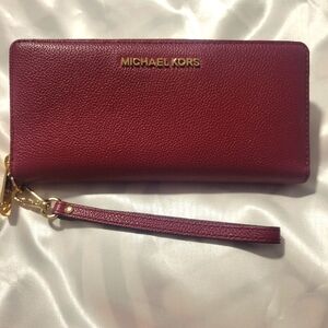 NWT Michael Kors Continental Zip Wallet/Wristlet